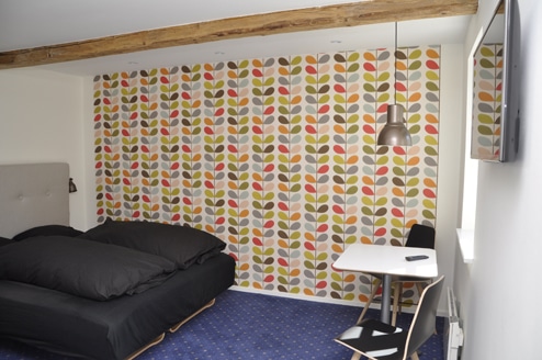 1 Tapet seng bord stol